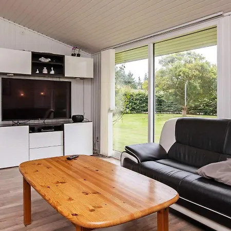 8 Person In Vaeggerlose-by Traum *