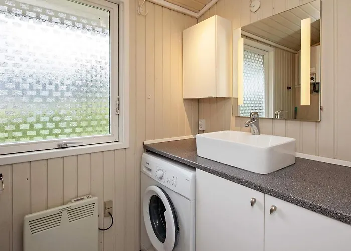 8 Person In Vaeggerlose-by Traum * Bøtø By